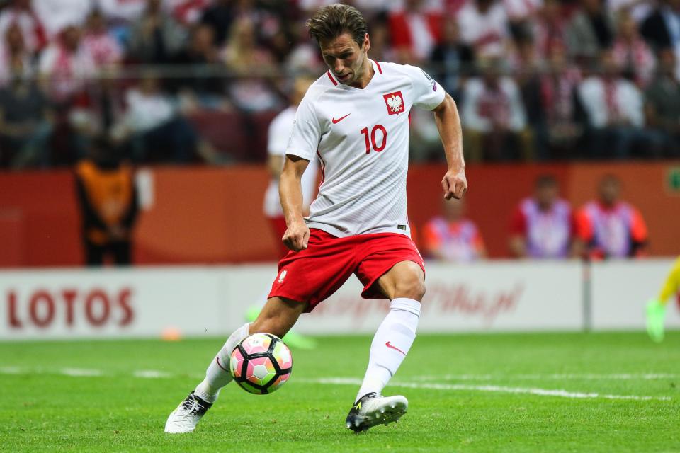 Chelsea are interested in signing PSG midfielder Grzegorz Krychowiakare interested in signing PSG midfielder Grezgorz Krychowiak