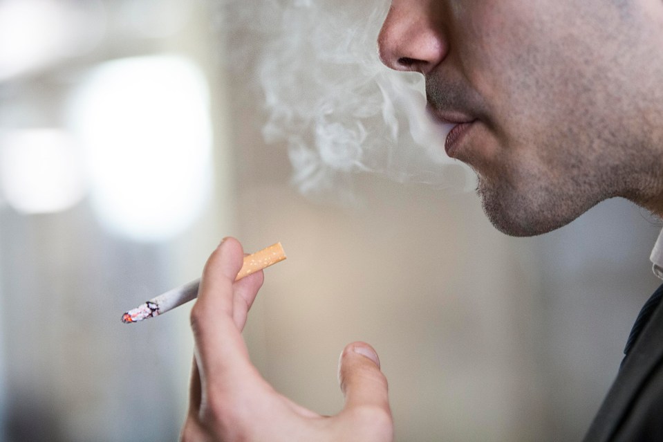 Men who smoke and take high doses of vitamin B12 or B6 are up to four times more likely to develop lung cancer