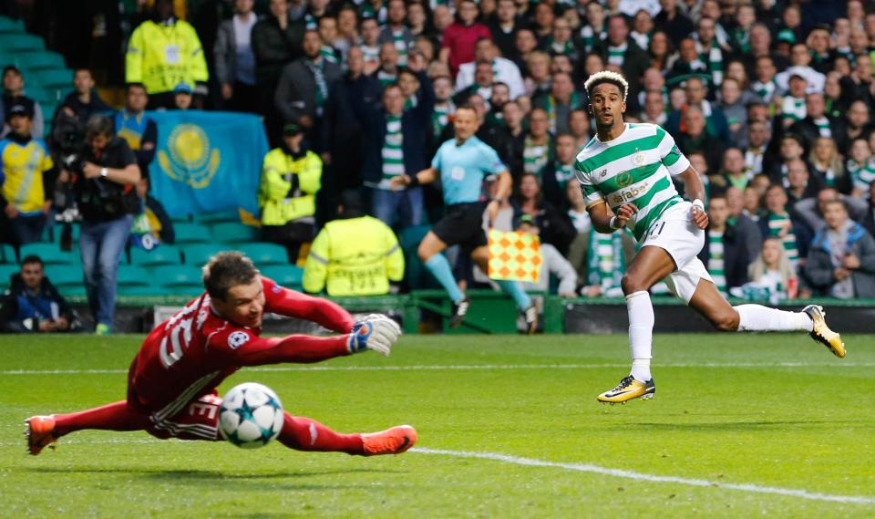  Scott Sinclair netted twice as Celtic smashed Astana 5-0 at Parkhead