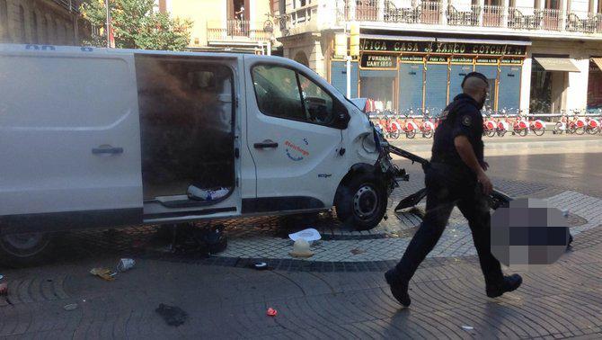  A white van suspected of ploughing into pedestrians in Las Ramblas, Barcelona