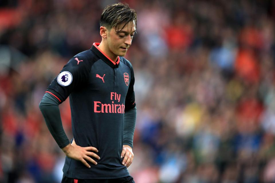  Mesut Ozil went missing as Arsenal were beaten by Stoke