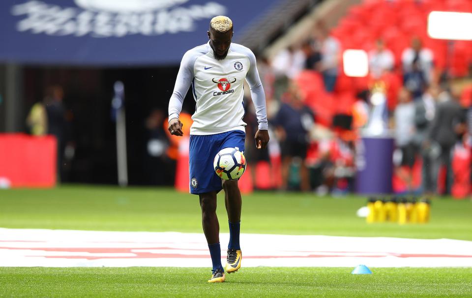  Tiemoue Bakayoko warms up at Wembley ahead of his debut against Tottenham