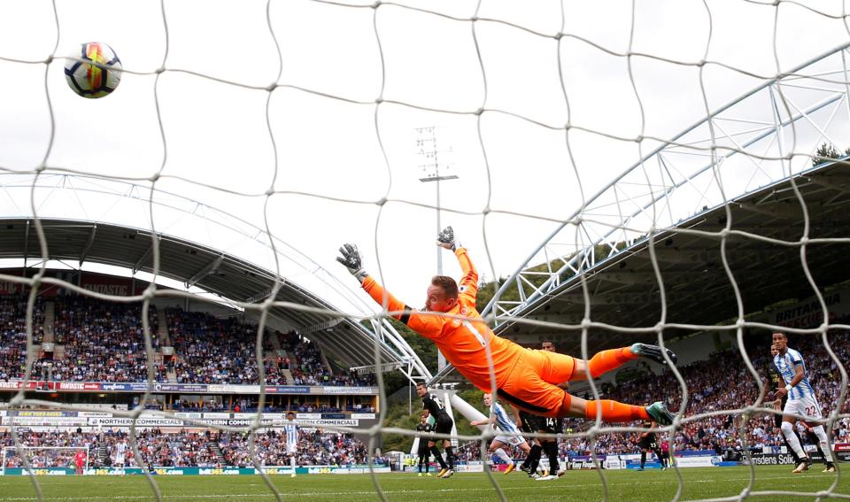  Aaron Mooy scored the only goal as Huddersfield beat Newcastle