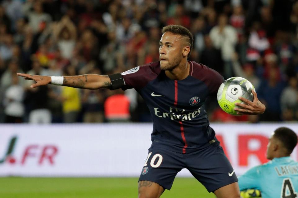  Neymar scored on his home debut for PSG