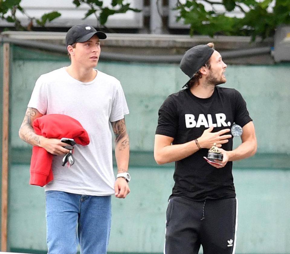  Daley Blind took Victor Lindelof house-hunting in Manchester on Monday