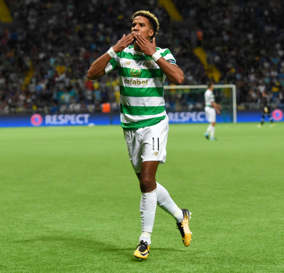  Scott Sinclair scored to ensure Celtic headed into half time even at 1-1