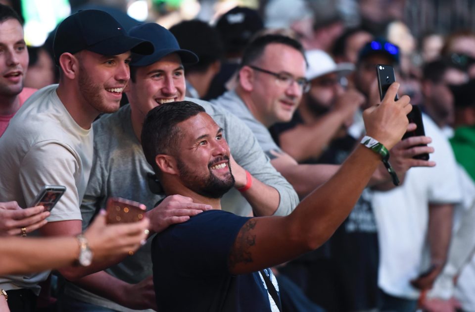  Tony Bellew takes selfies with fans at the T-Mobile Arena