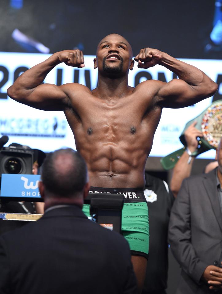  Floyd Mayweather came in at 149.5 pounds, almost five under the limit