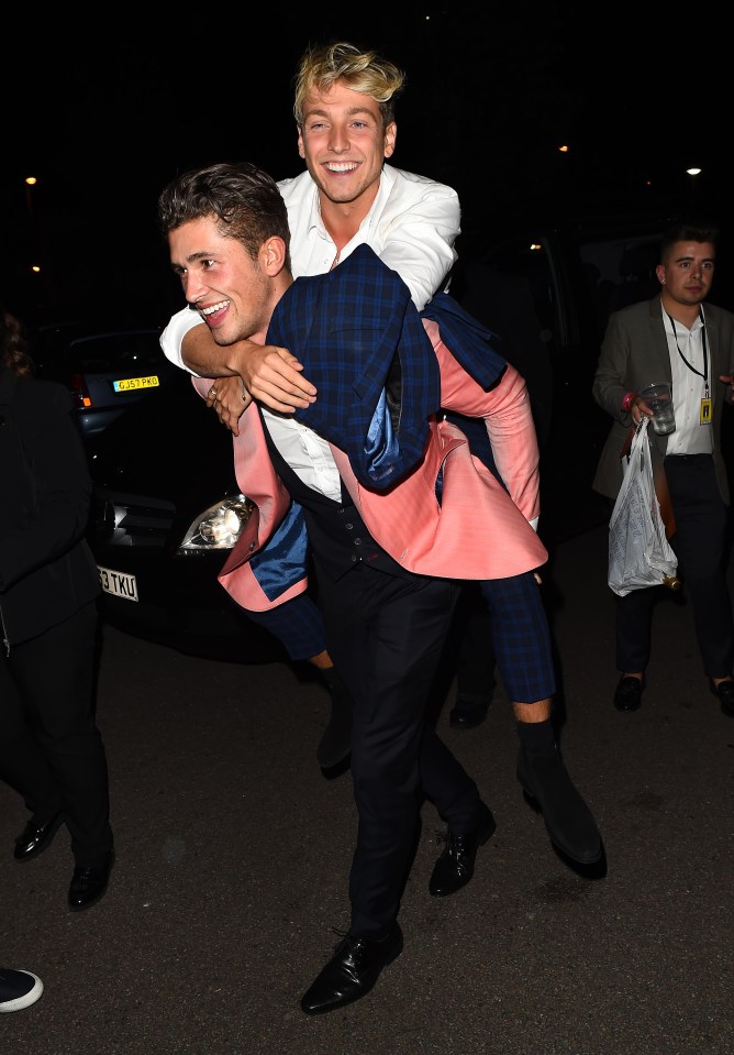 MIC hunk Sam Thompson hopped on the shoulders of house BFF Jordan Davies