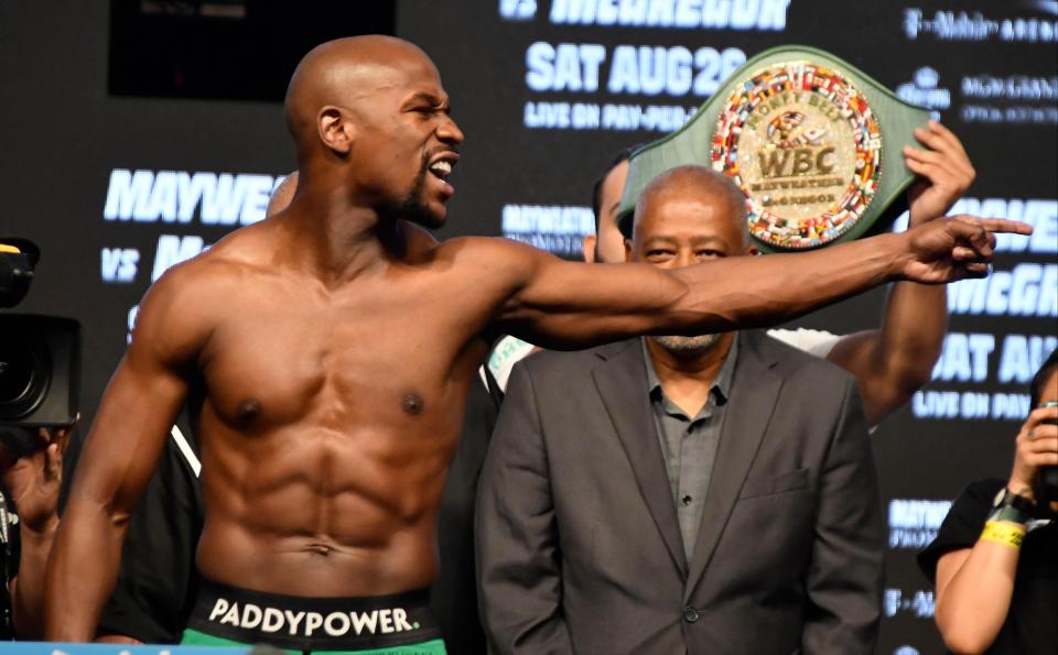  Floyd Mayweather came in three pounds lighter than Conor McGregor at weigh-in