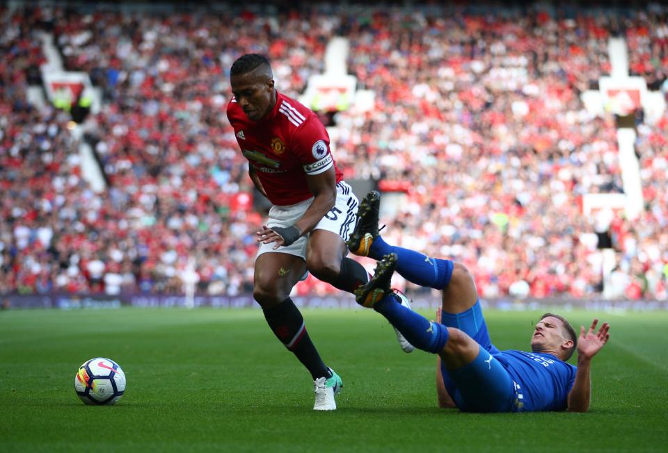  Antonio Valencia is United's first choice right-back