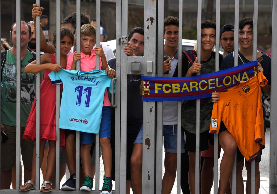  A large crowd gathers outside the Nou Camp to welcome Ousmane Dembele