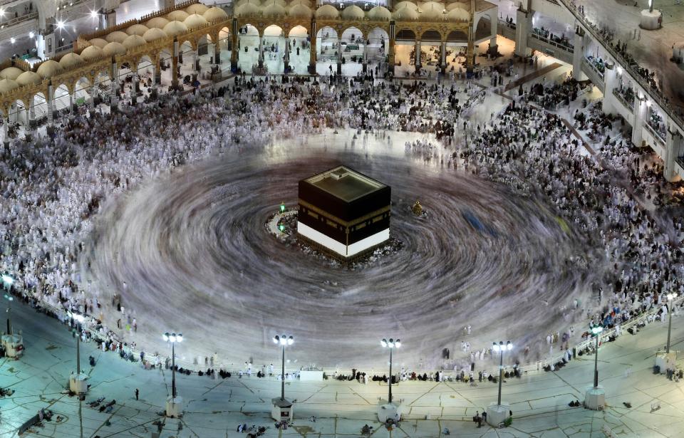  Tens of thousands of Muslims at the Kaaba at the Grand Mosque in Mecca