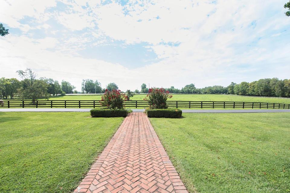  The estate near Lexington, Kentucky will be sold at an auction conducted by the Halfhill Auction Group