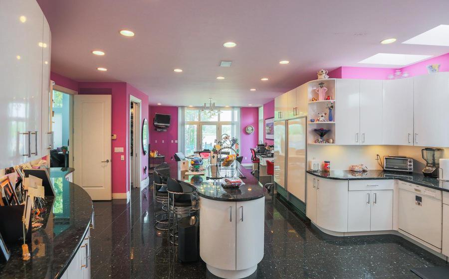 The curved worktops and hot pink walls are one of the reasons why the house is proving difficult to sell, apparently 