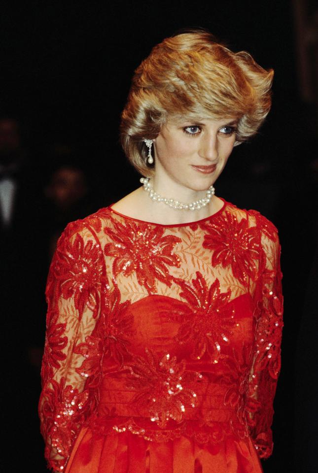  Diana's butler said he slept with her clothes after she died