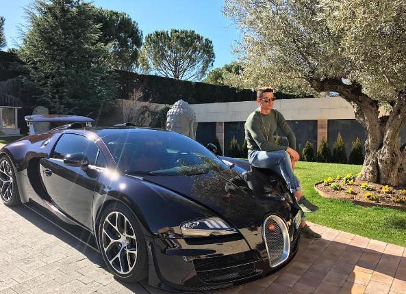  Like many celebrities, Cristiano Ronaldo likes to show off his collection of expensive cars