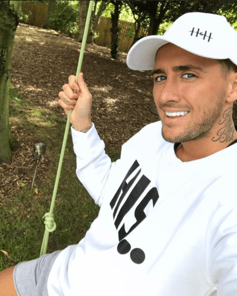  Stephen Bear dumped Charlotte via Twitter yesterday