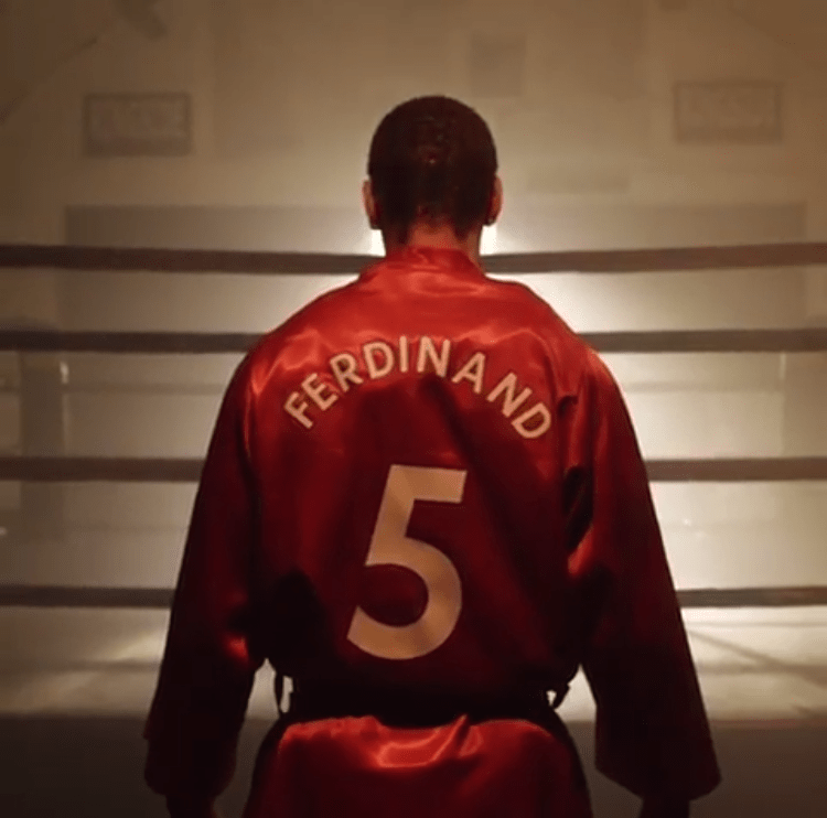  Rio Ferdinand shared a video in a red robe with 'Ferdinand 5' on the back