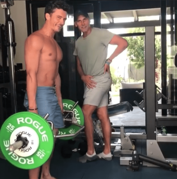  Orlando Bloom flexed his muscles while being filmed doing a gruelling topless workout