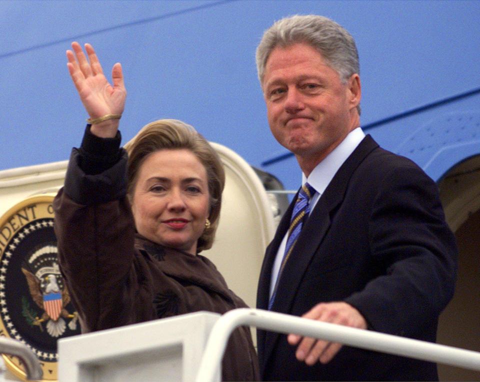  Bill Clinton and Hillary Clinton wave from the steps of Air Force One before flying to Nashville for the funeral of U.S. Senator Albert Gore Sr