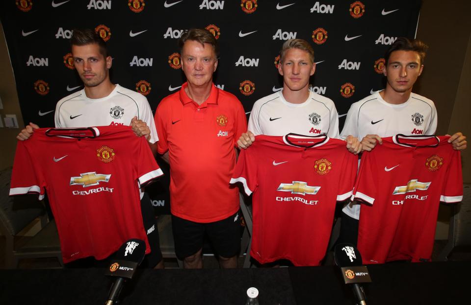  Louis van Gaal poses with new signings ahead of final season at Manchester United