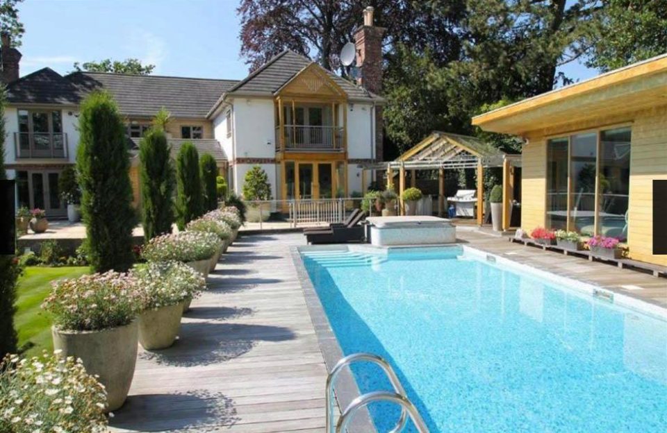  The stunning mansion that David De Gea is vacating has a swimming pool