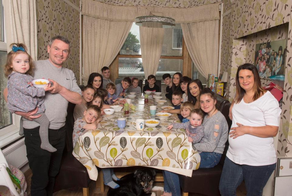  Noel and Sue Radford with 17 out of their 20 children before Archie was born