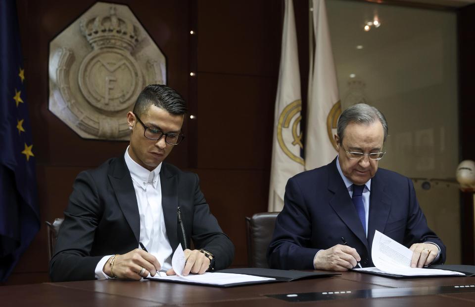  Cristiano Ronaldo signs new Real Madrid contract alongside Florentino Perez