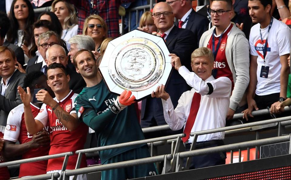  Arsene Wenger wants Arsenal fans to get behind his team and remember that only a month ago they won a trophy