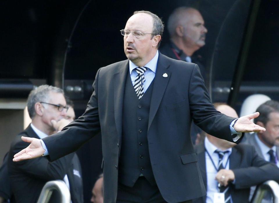  Rafa Benitez has been unable to train this week following an operation