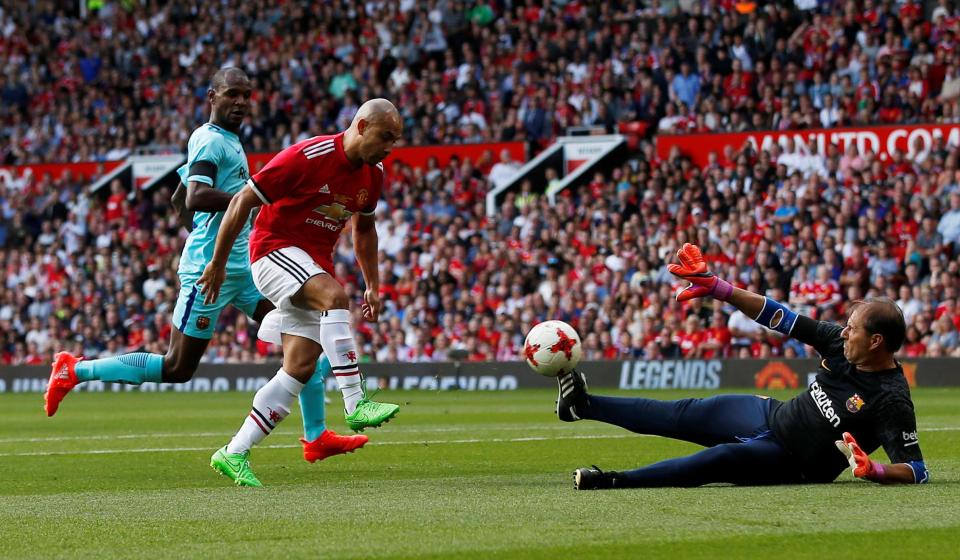  Danny Webber beautifully chipped the keeper to make it 2-0 to Manchester United