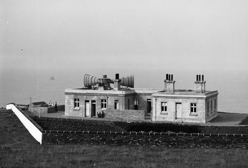  The property was originally built in 1858 and was originally one of two lighthouses on the clifftop before it was turned into a foghorn station