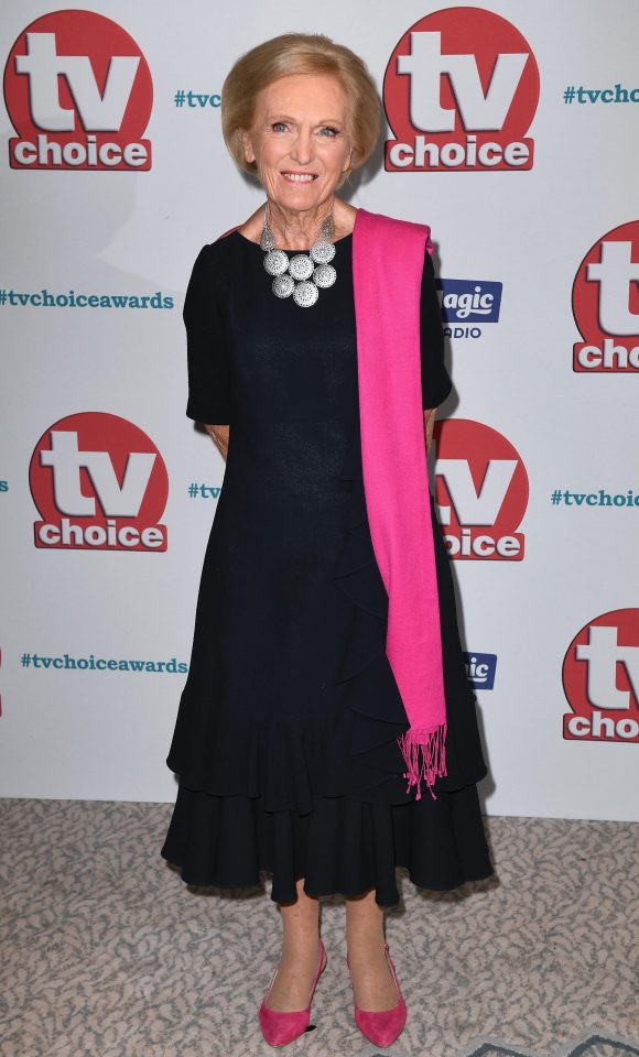  Mary Berry looked lovely in a black dress, with a pink pashmina on her shoulders