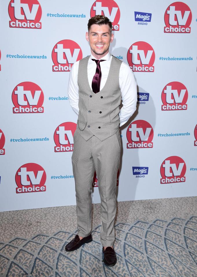  Kieron Richardson looked handsome as he made his way into the ceremony