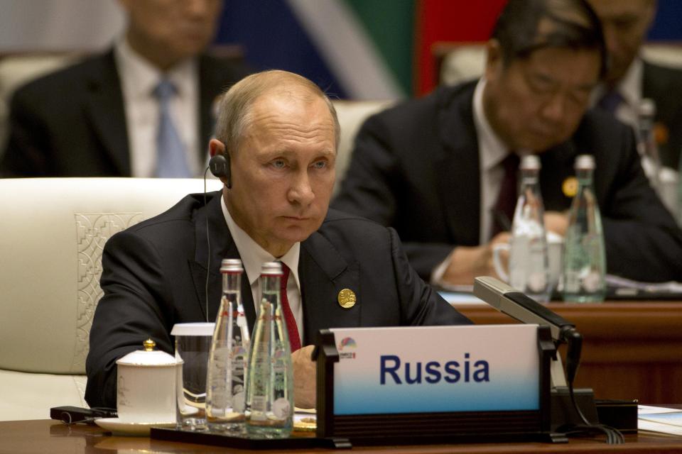  Russian President Vladimir Putin listens to a speech during the Dialogue of Emerging Market and Developing Countries in Xiamen in China