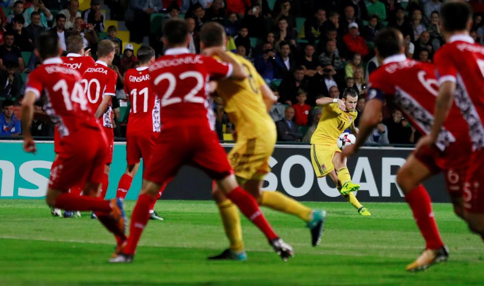 Gareth Bale whips in a free kick during Wales' World Cup qualifier against Moldova