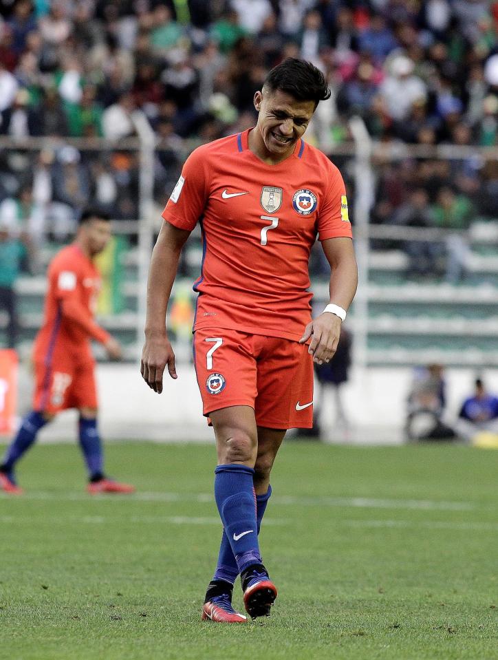  Alexis Sanchez played for Chile after learning his Manchester City move was off