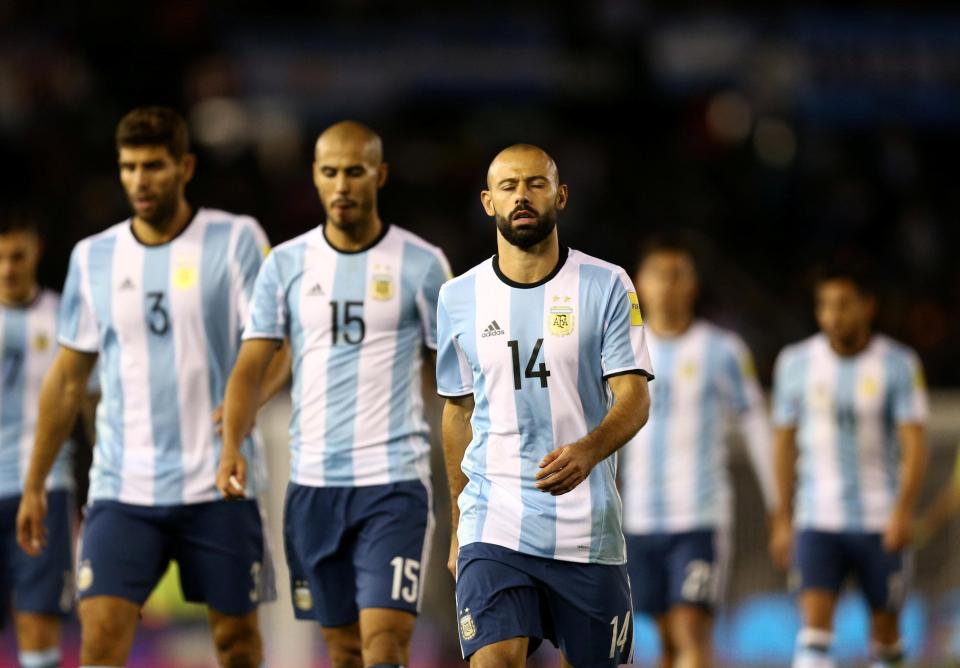  Argentina's Javier Mascherano, Guido Pizarro and Federico Fazio leave the pitch to boos from the crowd