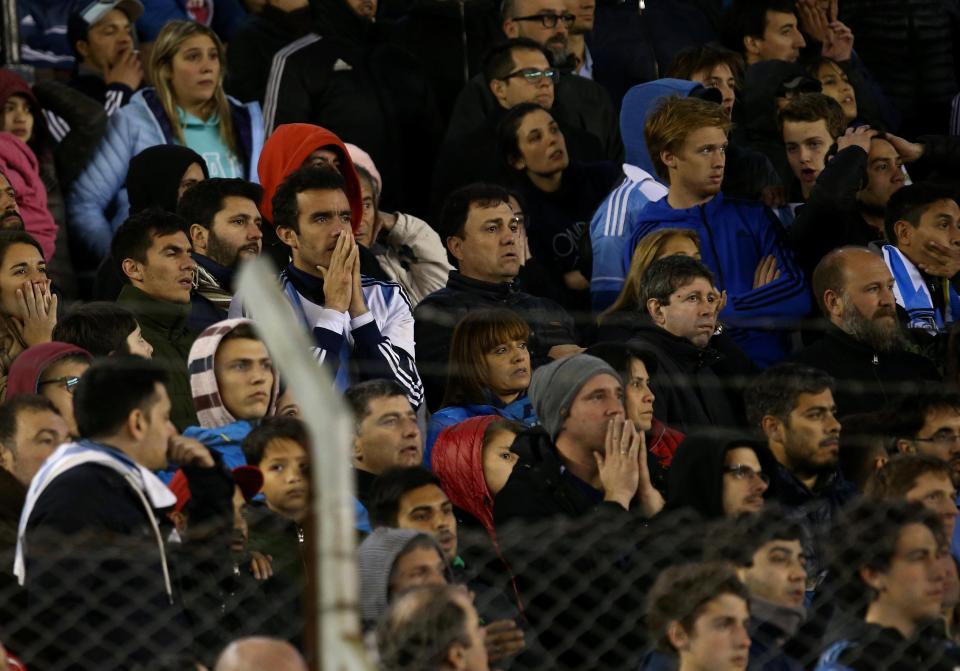  Argentina fans give the players the bird in Buenos Aires