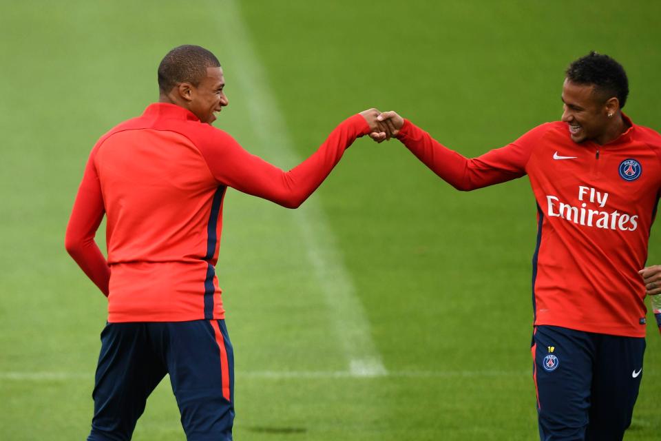  Kylian Mbappe and Neymar hit it off on the PSG training pitch