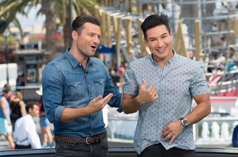  Mark Wright seems to be getting on well with his new work mate Mario Lopez