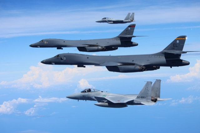  US and Japanese warplanes carried out drills this morning ahead of an expected North Korea missile test