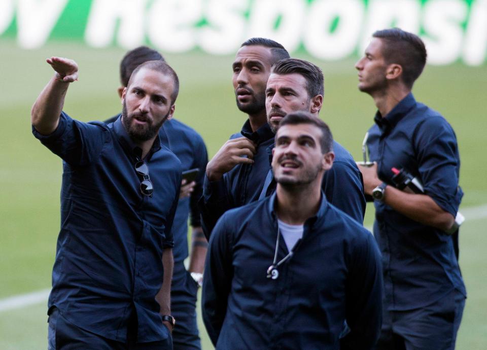  Juventus stars take in the surroundings at the Nou Camp