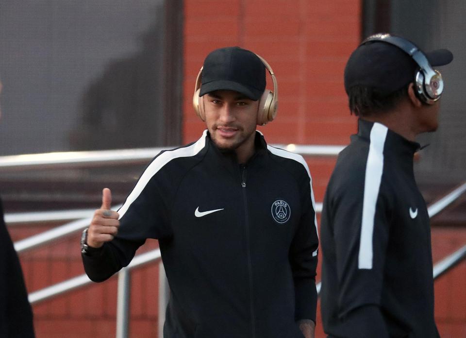  Neymar gave it the thumbs-up with his gold headphones