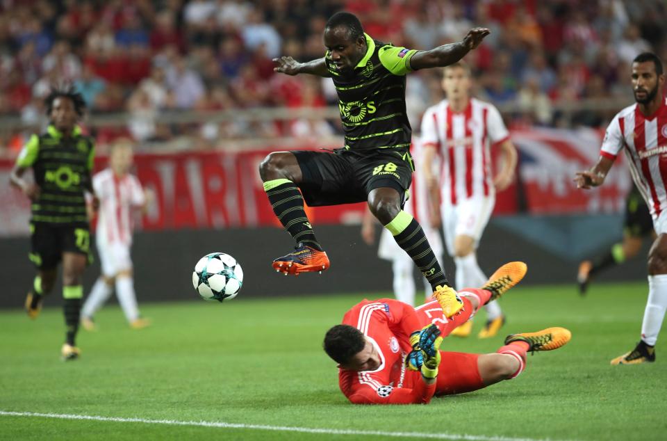  Everton are keen on a move for striker Seydou Doumbia from Sporting Lisbon