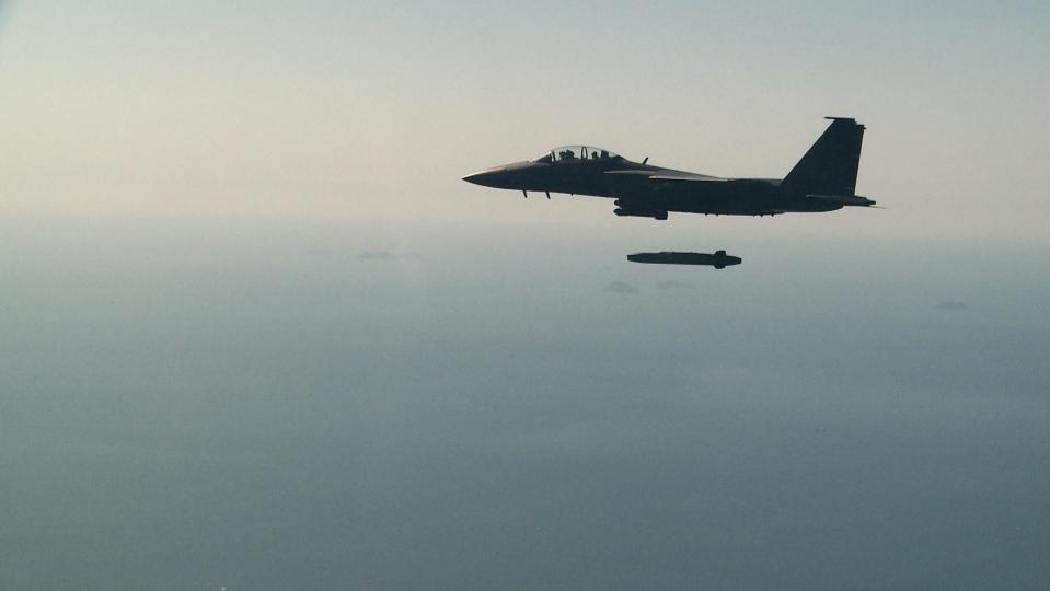  South Korea's Air Force fired the Taurus missile from an F-15 fighter jet on Tuesday