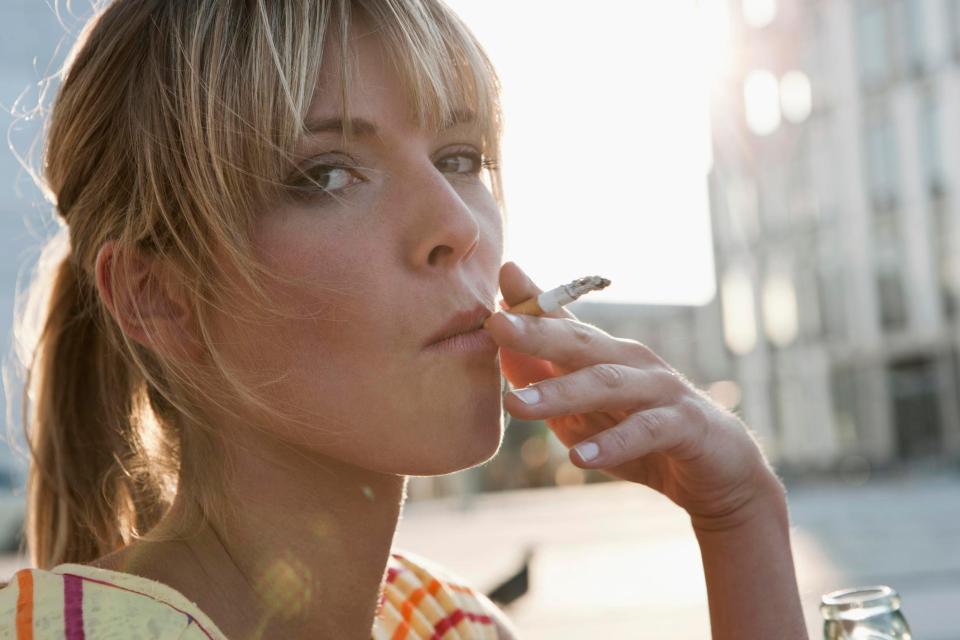  Smoking changes the composition of the breast tissue and makes them sag