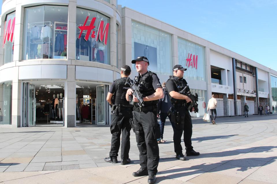  Cops with guns on Churchill Square in Brighton this morning