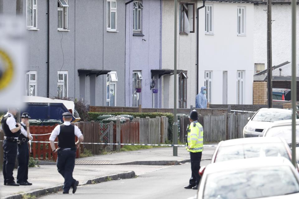  Police are raiding an address in Sunbury-on-Thames in Surrey in connection with the Parsons Green attack